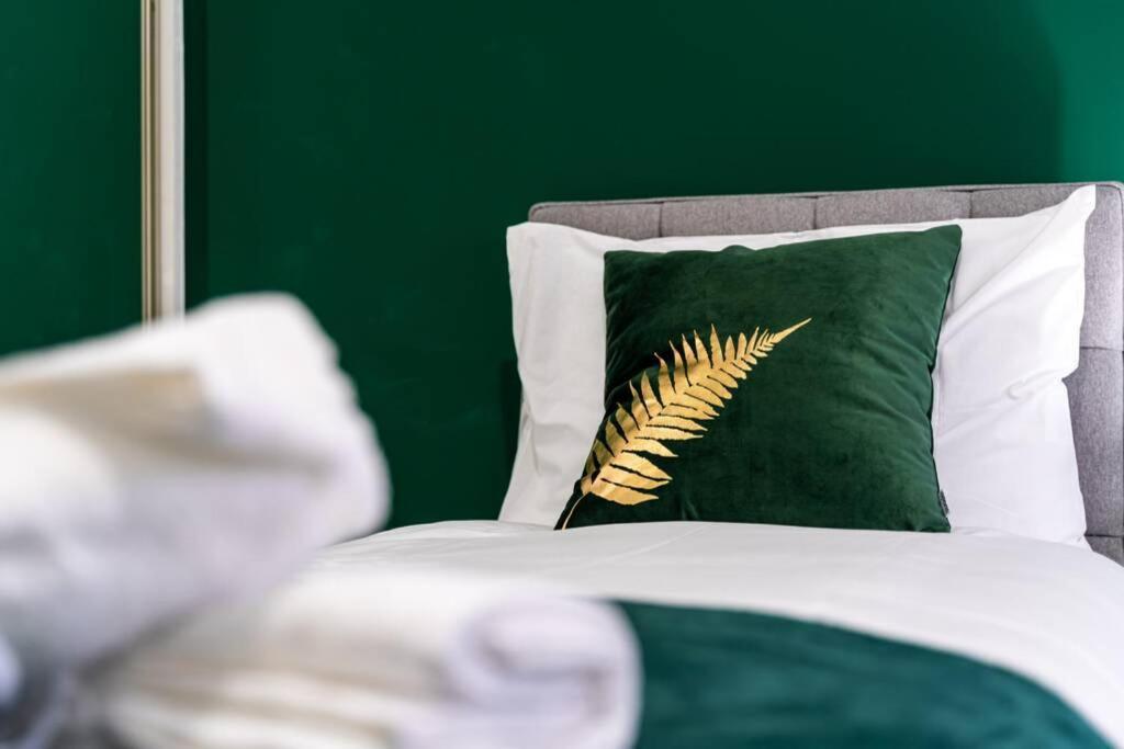 Cheerful Homely Apartment: Cozy Stay Near Glasgow Airport Exterior photo
