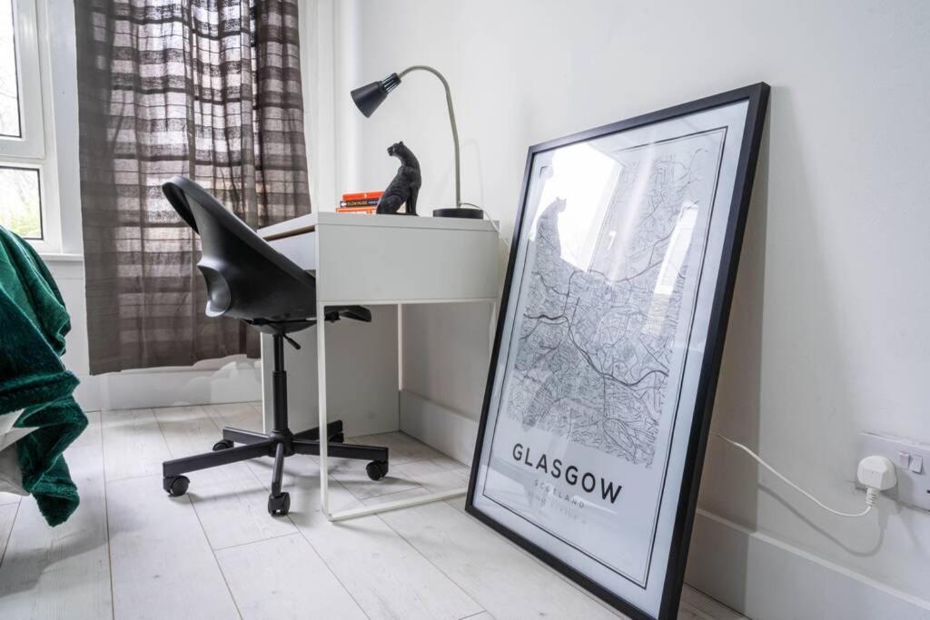 Cheerful Homely Apartment: Cozy Stay Near Glasgow Airport Exterior photo