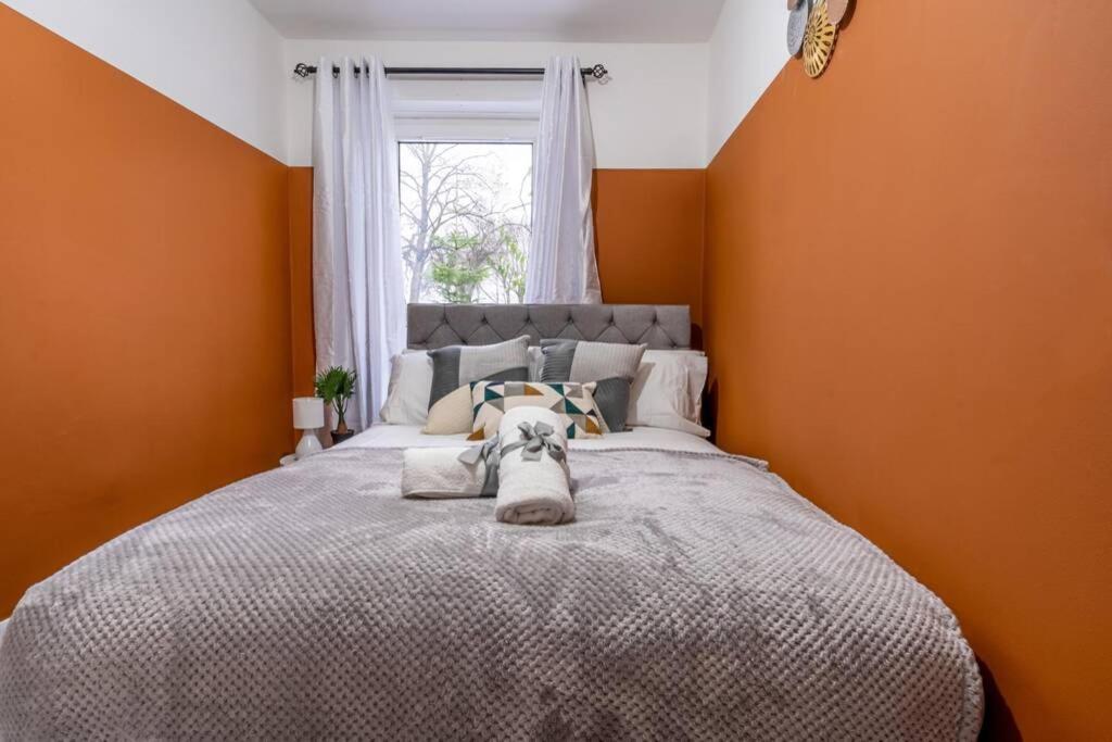 Cheerful Homely Apartment: Cozy Stay Near Glasgow Airport Exterior photo