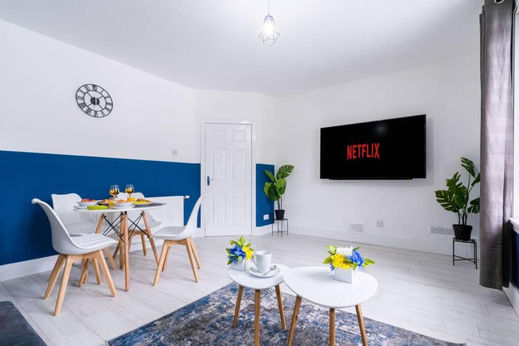 Cheerful Homely Apartment: Cozy Stay Near Glasgow Airport Exterior photo