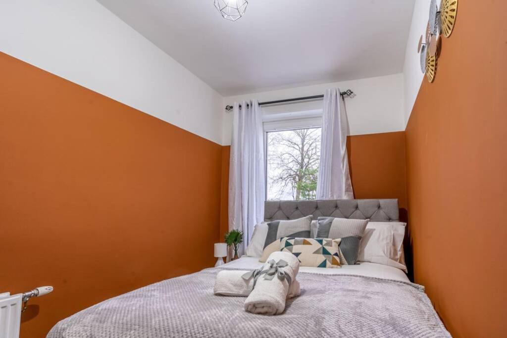 Cheerful Homely Apartment: Cozy Stay Near Glasgow Airport Exterior photo