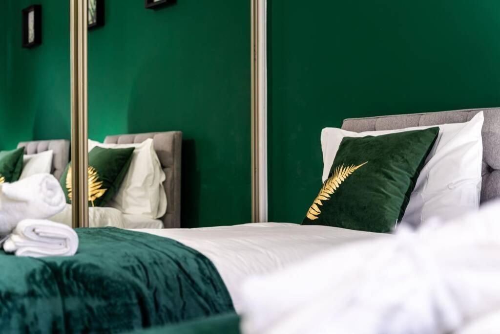Cheerful Homely Apartment: Cozy Stay Near Glasgow Airport Exterior photo