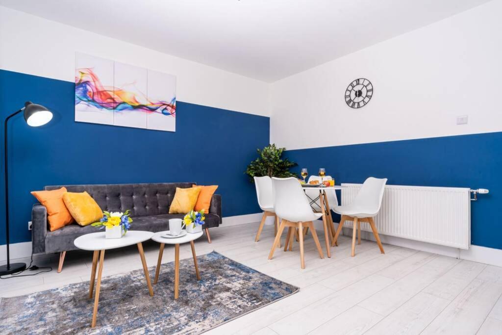 Cheerful Homely Apartment: Cozy Stay Near Glasgow Airport Exterior photo